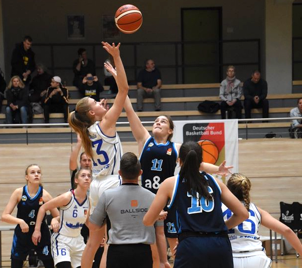 SV Halle Lions Family vs Alba Berlin - dieses Duell könnte es auch Anfang Mai in Halle bei den Ostdeutschen Meisterschaften geben. // Foto: Caros Basketballfotografie SV Halle Lions Family vs Alba Berlin - dieses Duell könnte es auch Anfang Mai in Halle bei den Ostdeutschen Meisterschaften geben. // Foto: Caros Basketballfotografie